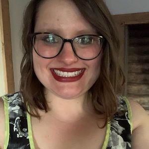 Meet your Posher, Lauren